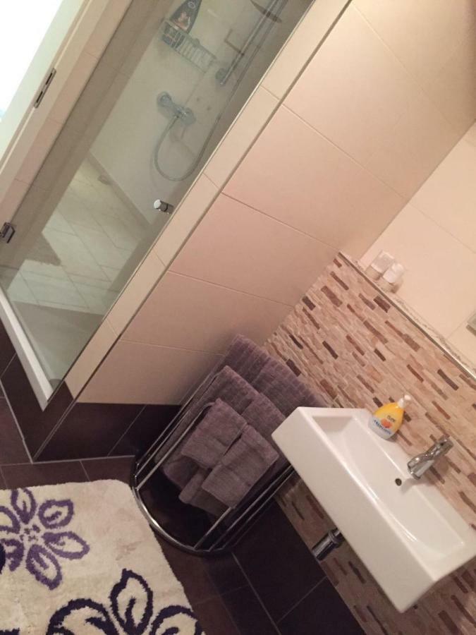 Mi&Ca702 Apartment Кьолн Екстериор снимка